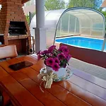 Schoenes Mit Grossen Pool 250 M Vom Balaton *