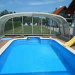 Schoenes Mit Grossen Pool 250 M Vom Balaton *