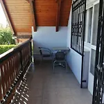 Schoenes Mit Grossen Pool 250 M Vom Balaton *