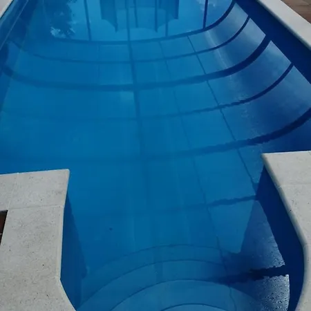 Schoenes Mit Grossen Pool 250 M Vom Balaton Balatonmariafurdo