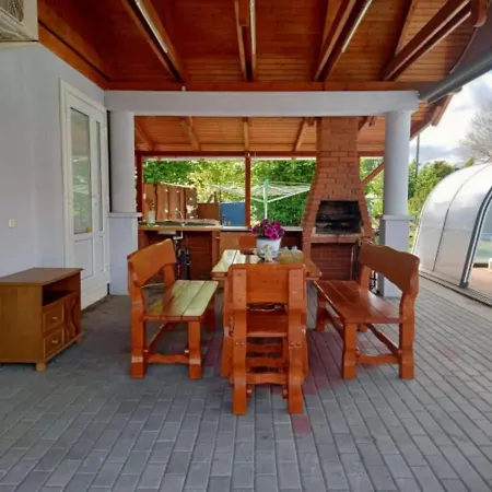 度假居 Schoenes Mit Grossen Pool 250 M Vom Balaton *