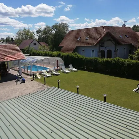 Schoenes Mit Grossen Pool 250 M Vom Balaton 度假居 Balatonmáriafürdő