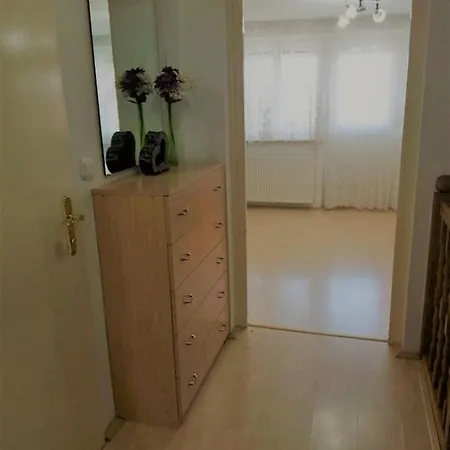 Schoenes Mit Grossen Pool 250 M Vom Balaton