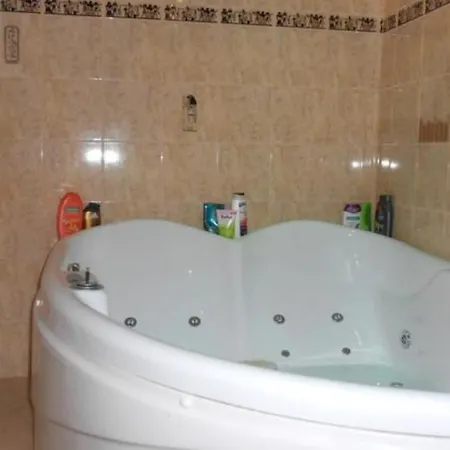 度假居 Schoenes Mit Grossen Pool 250 M Vom Balaton