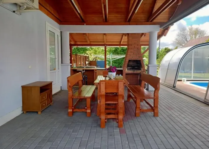 Tatil Evi Schoenes Mit Grossen Pool 250 M Vom Balaton *