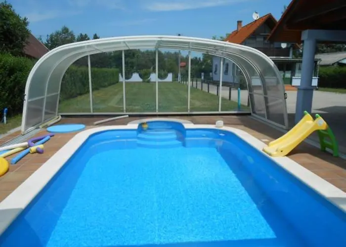 Schoenes Mit Grossen Pool 250 M Vom Balaton *