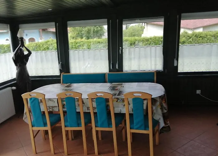 Schoenes Mit Grossen Pool 250 M Vom Balaton *