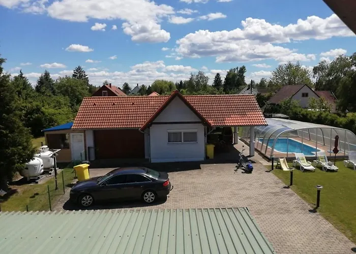 Tatil Evi Schoenes Mit Grossen Pool 250 M Vom Balaton Balatonmáriafürdő