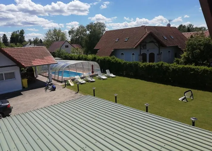 Schoenes Mit Grossen Pool 250 M Vom Balaton Tatil Evi Balatonmáriafürdő