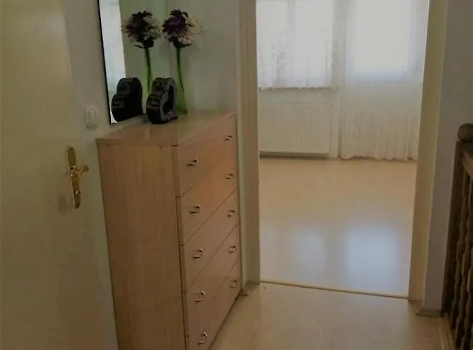 Schoenes Mit Grossen Pool 250 M Vom Balaton