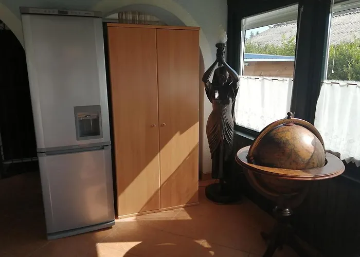 Schoenes Mit Grossen Pool 250 M Vom Balaton