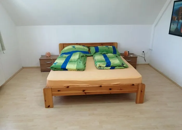 Schoenes Mit Grossen Pool 250 M Vom Balaton * Balatonmariafurdo