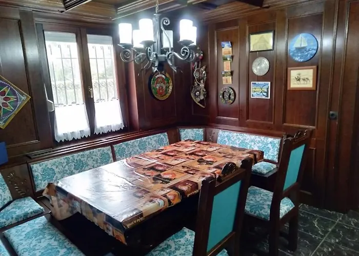 Schoenes Mit Grossen Pool 250 M Vom Balaton Balatonmáriafürdő